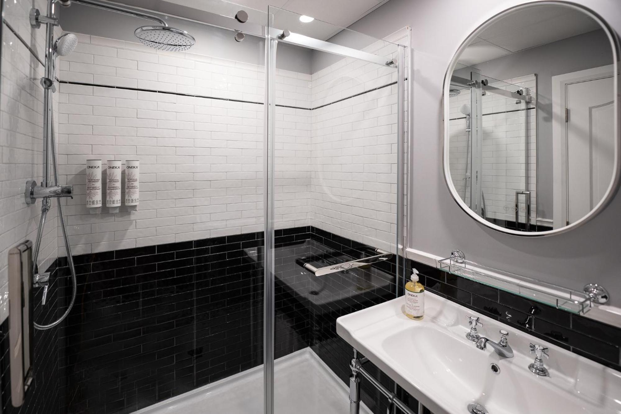 Standard Queen Room,1661110156:JPEG